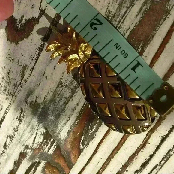 Vintage Liz Claiborne Pineapple Brooch Two Tone Signed - Picture 6 of 6